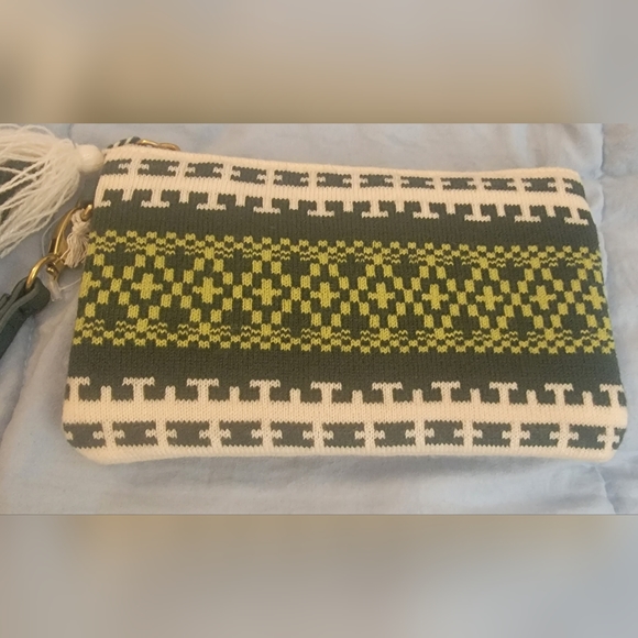 Holiday Theme Zip Wallet! NWT. - Picture 9 of 11